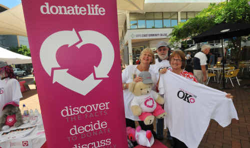 Anne Judd, volunteer Blair Gilmore, and live donor Gail Logan. Anne Judd, volunteer Blair Gilmore, and live donor Gail Logan.